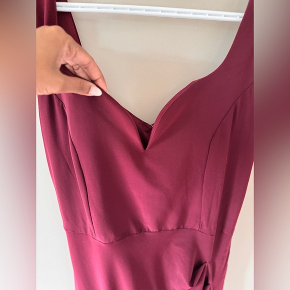 Burgundy formal/bridesmaid gown size 8. Sweetheart neckline with knee slit - Picture 2 of 5
